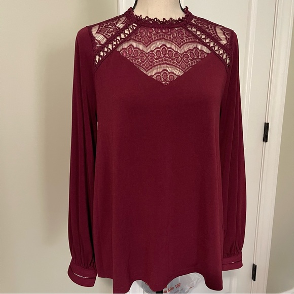 🍇 Buckle Black Lace High Neck Top - Picture 3 of 11